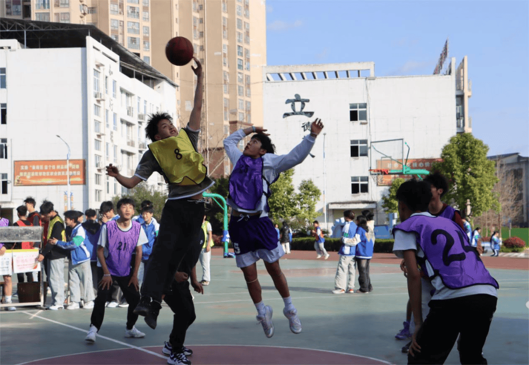 包含九游体育：篮球主题的摄影比赛：用镜头记录篮球的精彩瞬间的词条