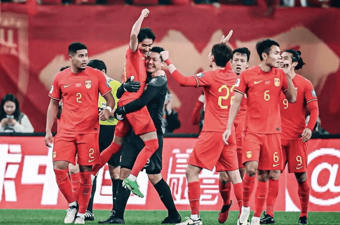 包含九游体育:归化球员洛国富“激情依旧”，球迷：希望他能继续为中国足球贡献力量！的词条