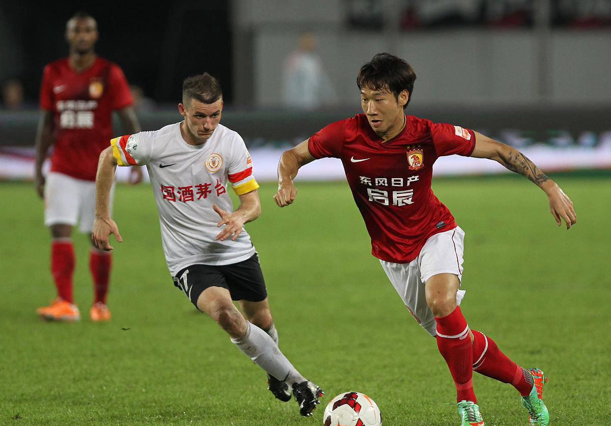 九游体育:中国足球留洋球员：在欧洲联赛努力拼搏，展现中国球员风采的简单介绍