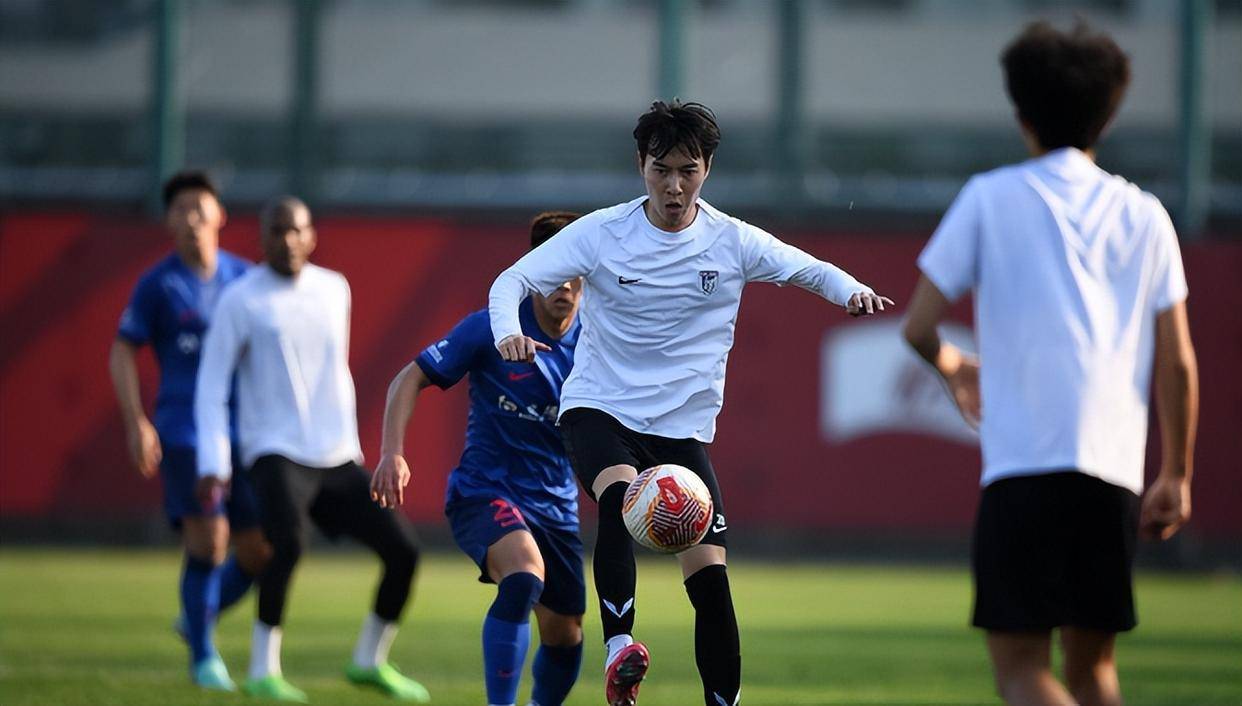 九游体育:中超升班马“充满活力”，球迷：期待他们能在中超联赛站稳脚跟！的简单介绍