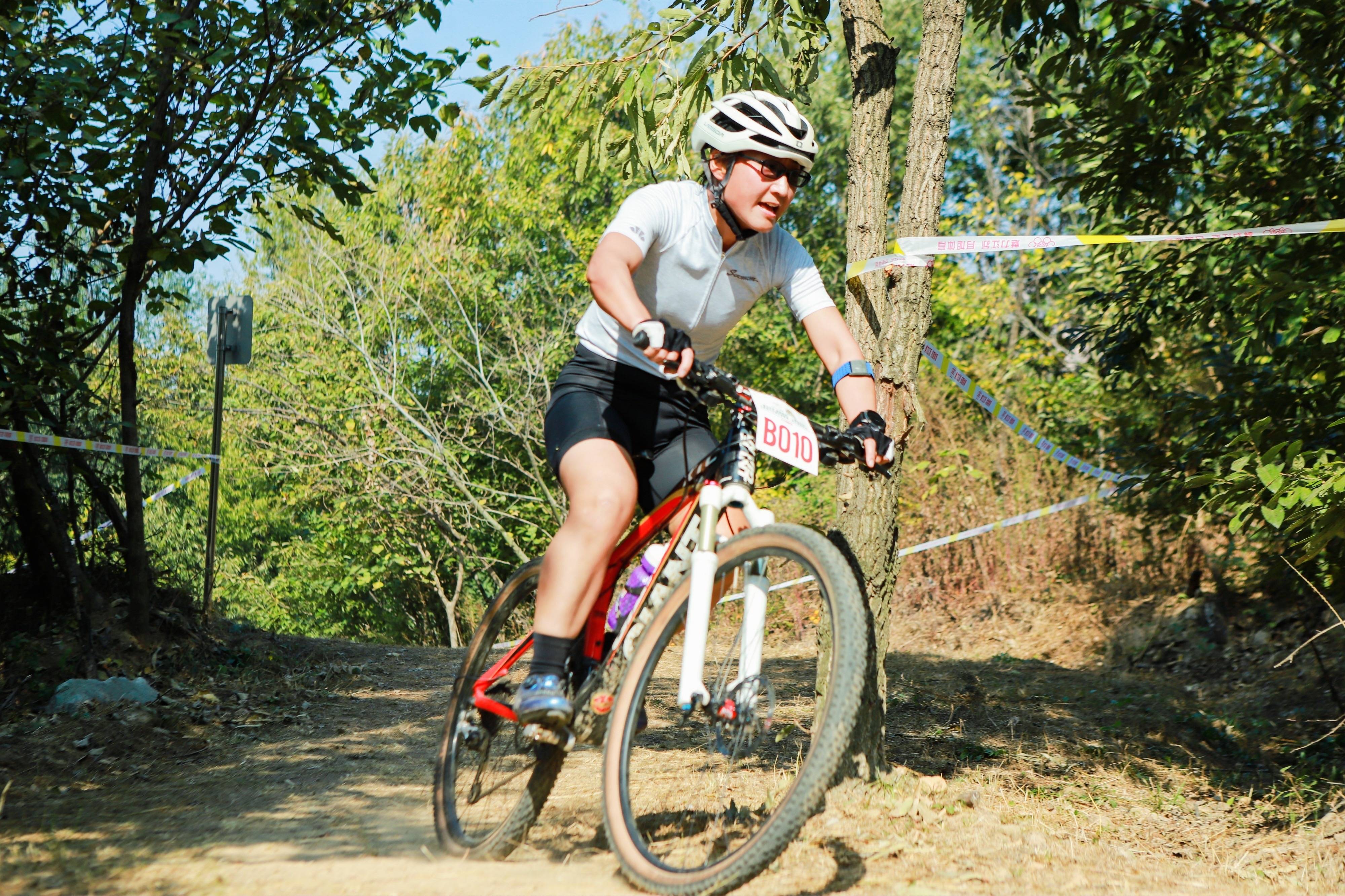 九游体育:自行车赛季回顾,精彩瞬间与意外事故 九游体育:自行车赛季回顾,精彩瞬间与意外事故