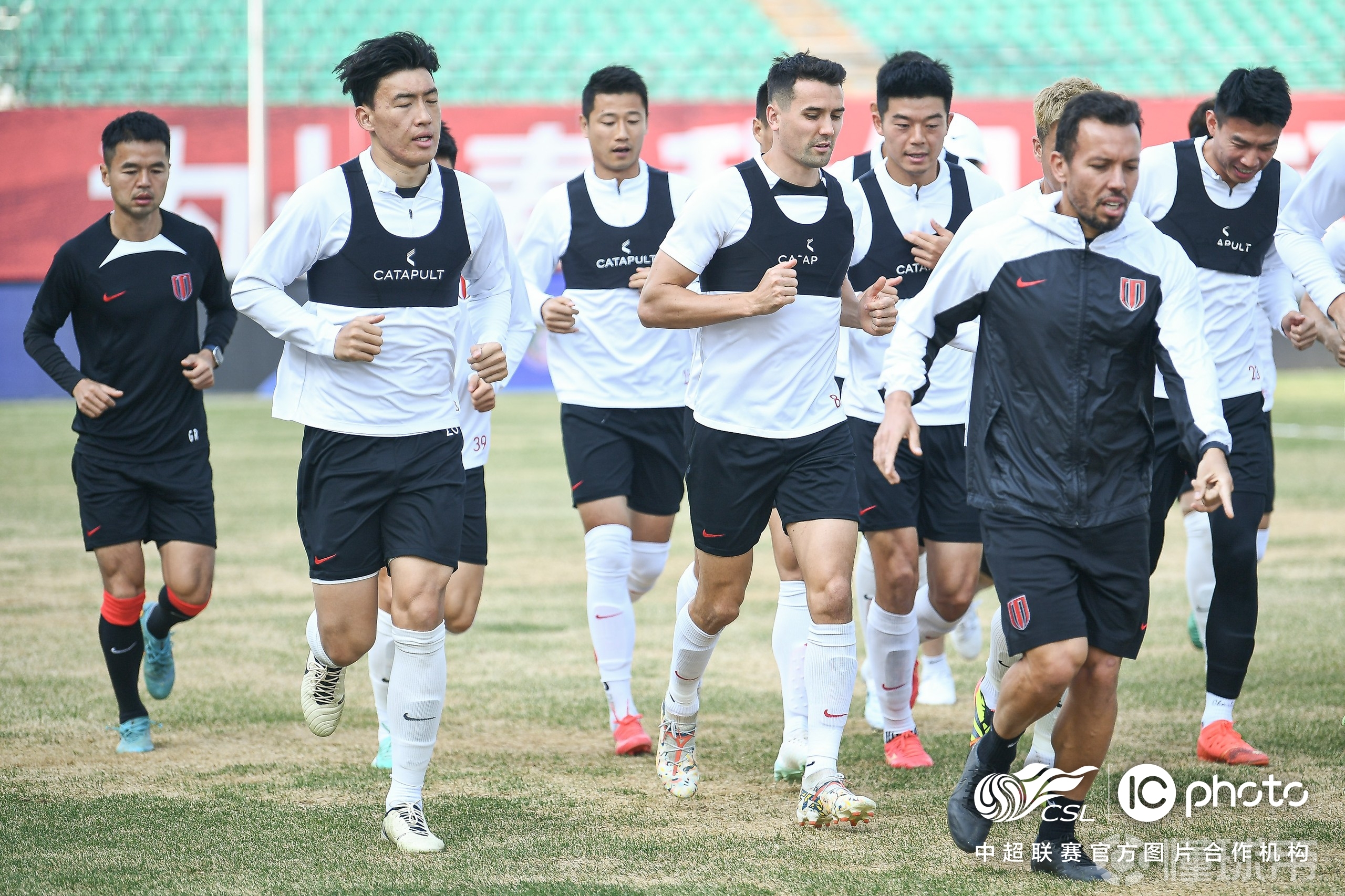 关于九游体育:年轻中场严鼎皓的技术特点与在俱乐部的发展的信息