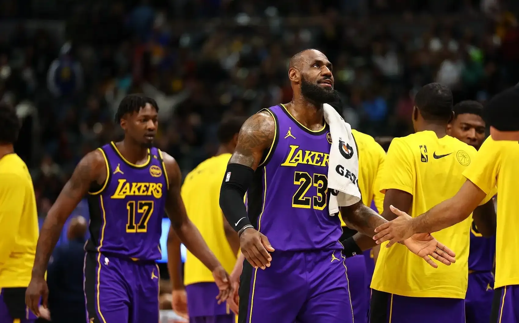 九游体育：湖人队新赛季：浓眉能否打出统治级表现，争夺最佳防守球员？的简单介绍