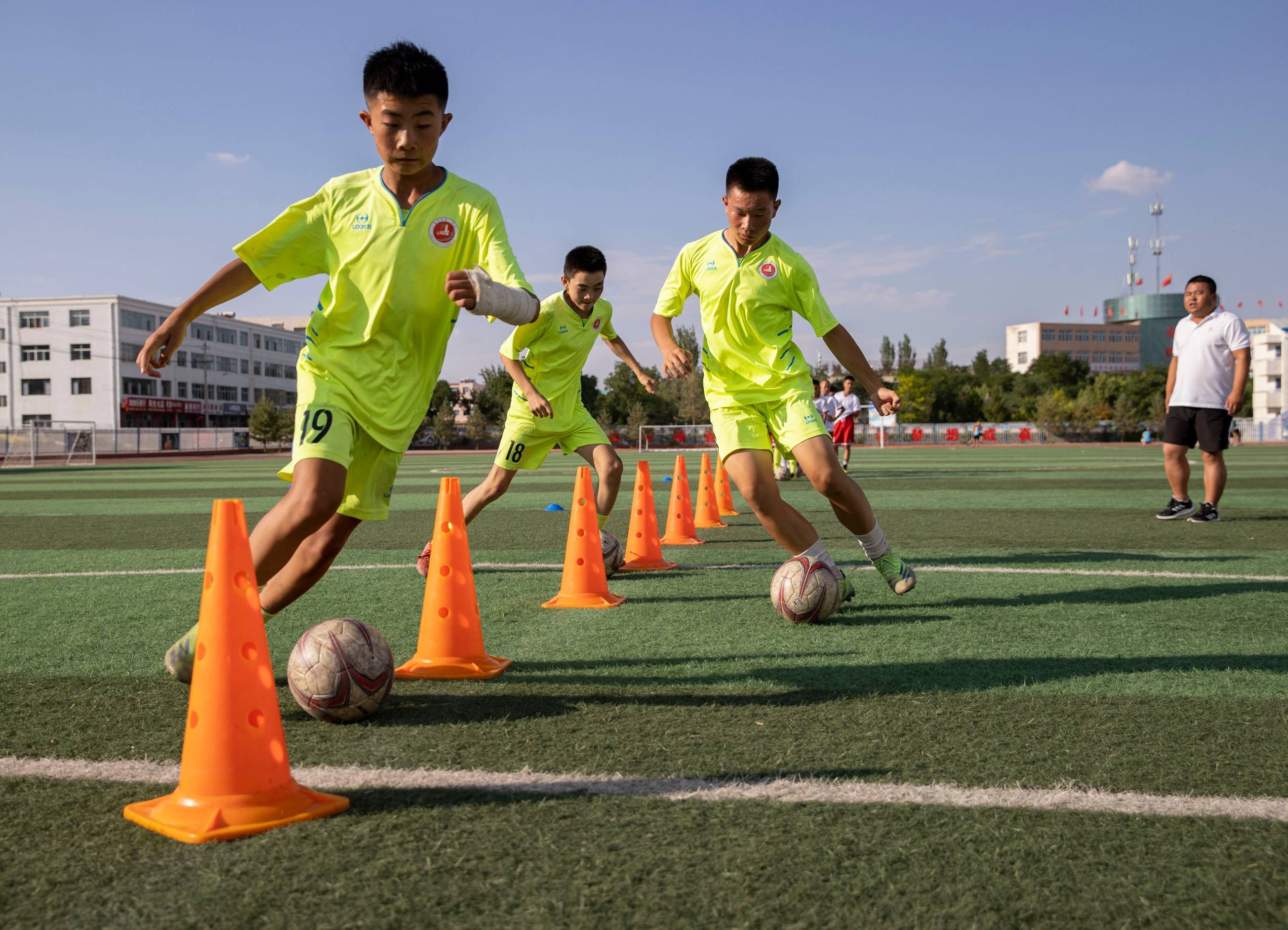 九游体育:中国足球联赛薪酬体系的公平性与激励效应:基于回归分析的简单介绍 九游体育:中国足球联赛薪酬体系的公平性与激励效应:基于回归分析的简单介绍