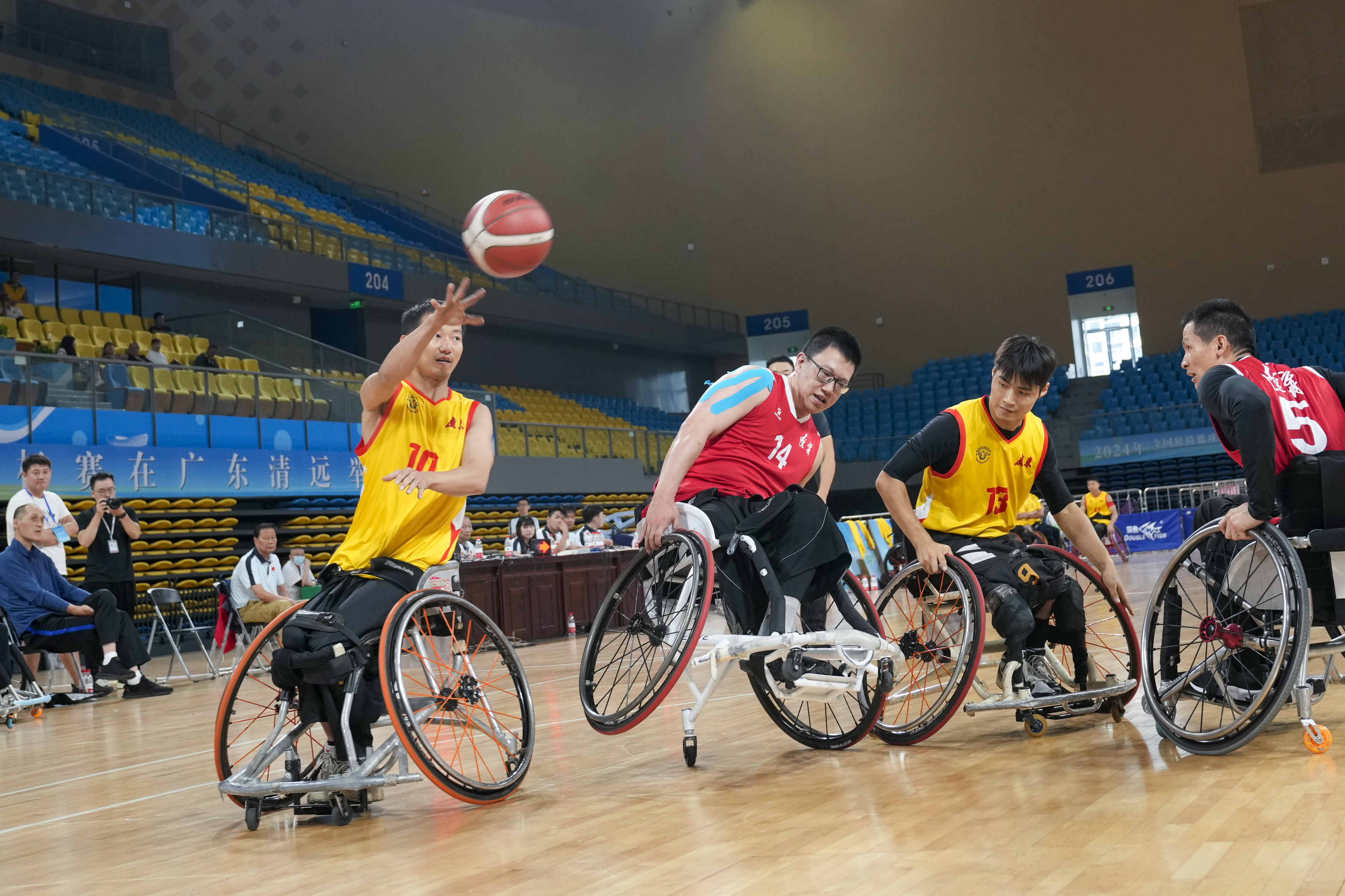 九游体育:篮球公益活动走进特殊学校,关爱残疾儿童 九游体育:篮球公益活动走进特殊学校,关爱残疾儿童