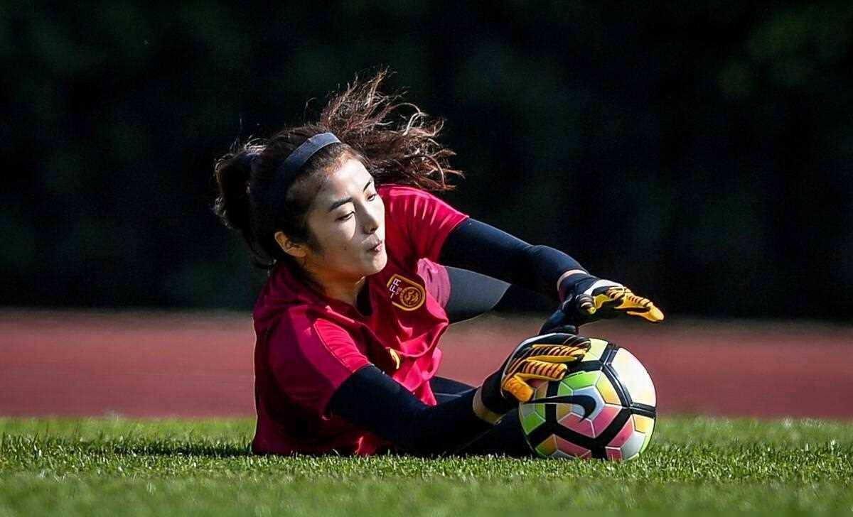 关于九游体育:中国女足门将赵丽娜“颜值与实力并存”，球迷：她是球场上最美的风景！的信息