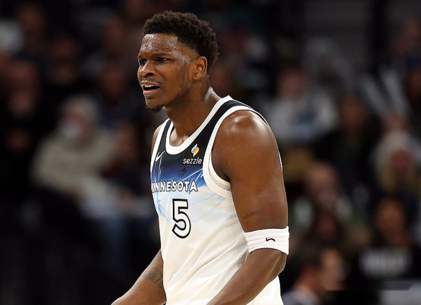 包含九游体育:湖人队交易市场上的潜在目标:谁能成为球队的救星?的词条 包含九游体育:湖人队交易市场上的潜在目标:谁能成为球队的救星?的词条