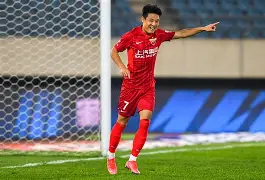 包含九游体育:上海海港队“人傻钱多”？球迷：有钱也不能这么任性！的词条