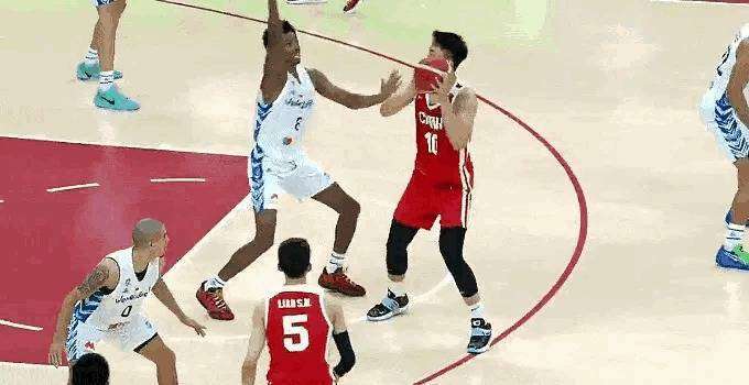 九游体育:中国男篮历史上的经典防守:回顾那些令人窒息的防守表现 九游体育:中国男篮历史上的经典防守:回顾那些令人窒息的防守表现