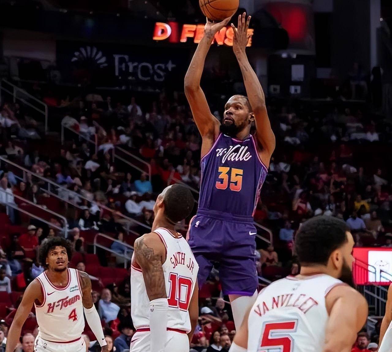 包含九游体育:足球裁判争议判罚引争议，VAR能否解决问题？的词条