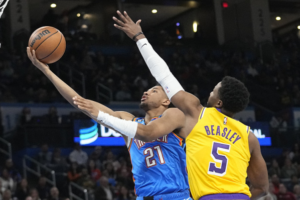 包含九游体育:湖人队新赛季的战术演练：如何提升进攻效率和防守强度？的词条