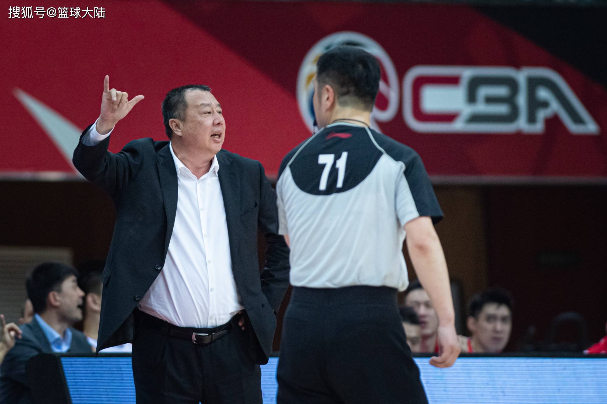 九游体育:CBA外援文化融合:尊重、理解与交流 九游体育:CBA外援文化融合:尊重、理解与交流