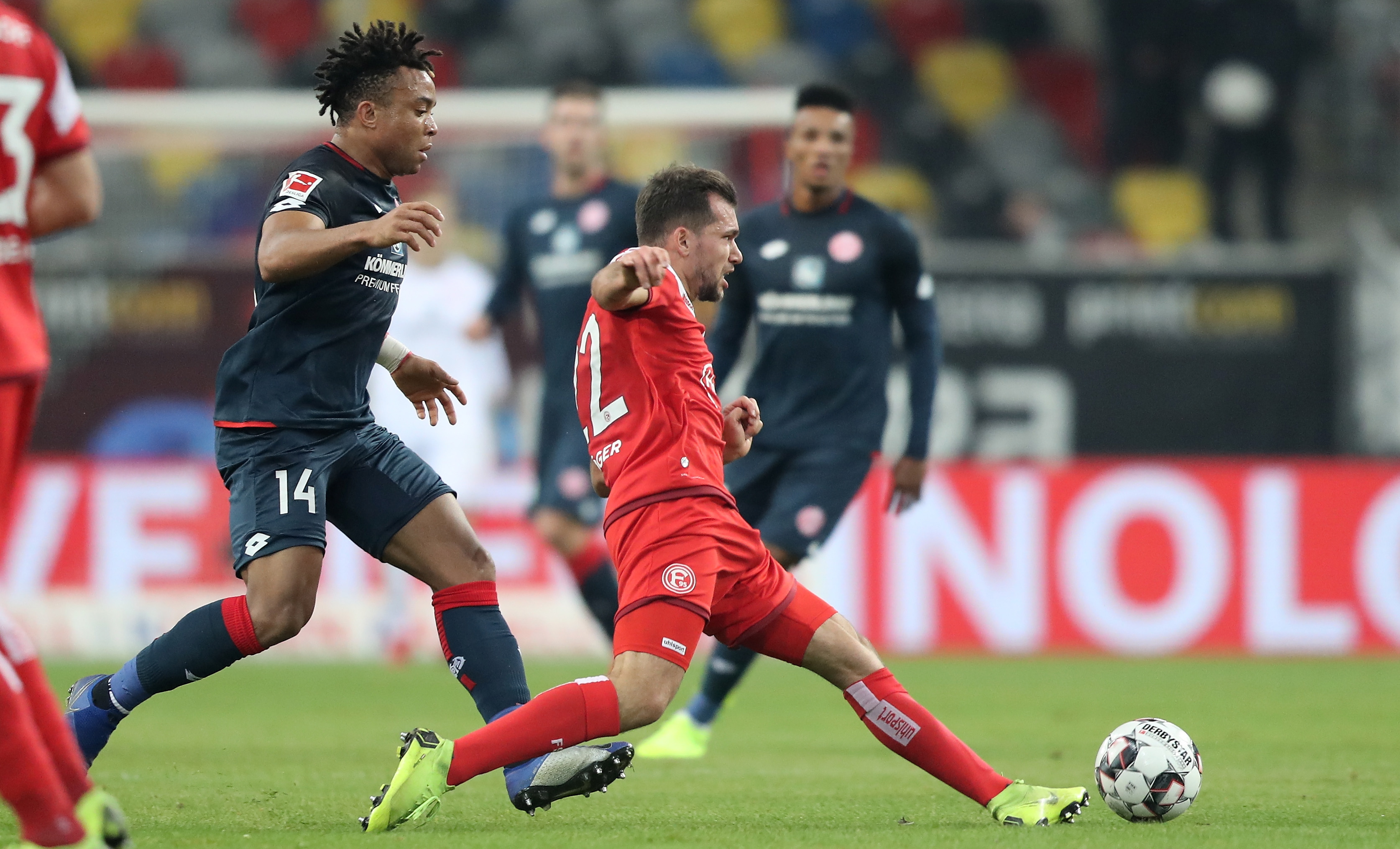 包含九游体育：德甲杜塞尔多夫的进攻战术解析与未来展望的词条