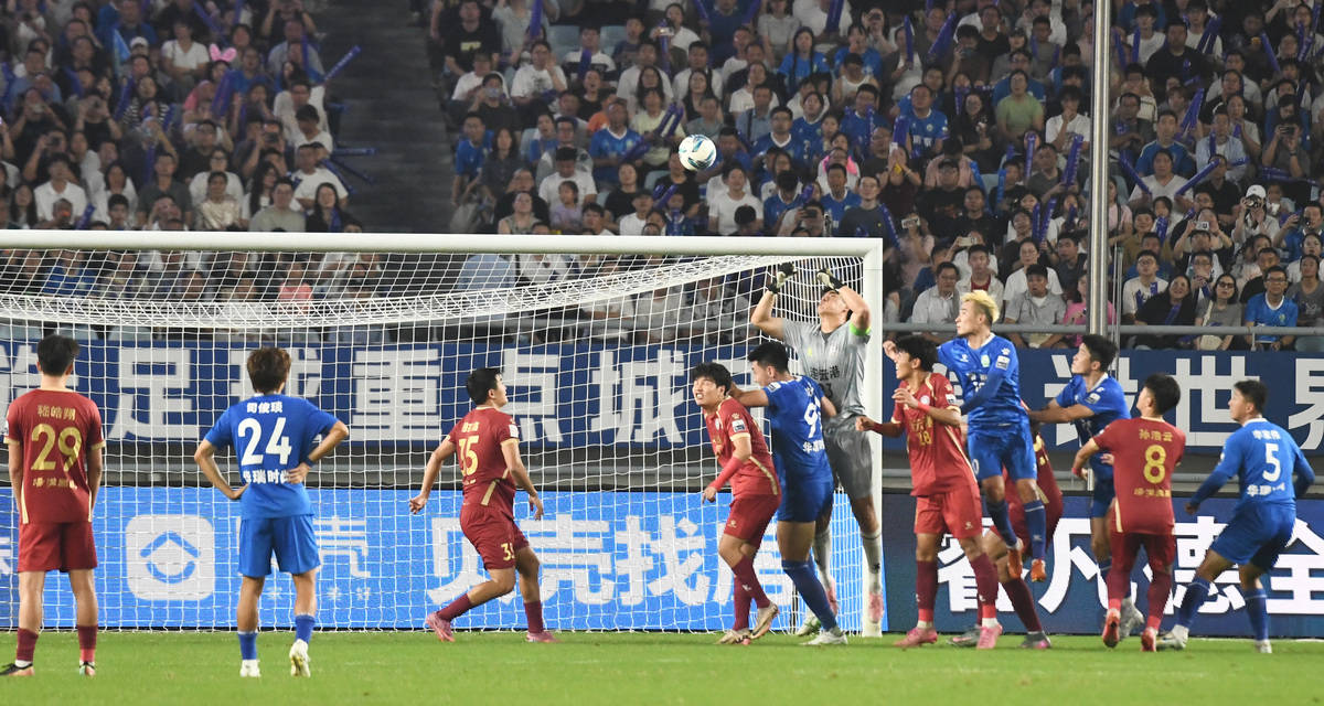 九游体育：中超联赛揭幕战现“乌龙球”，球迷热议不断的简单介绍